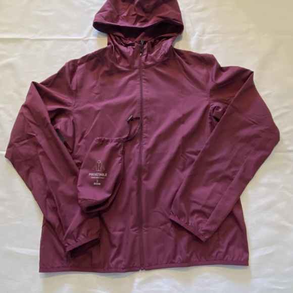 Uniqlo Lightweight Packable Jacket - Picture 4 of 8